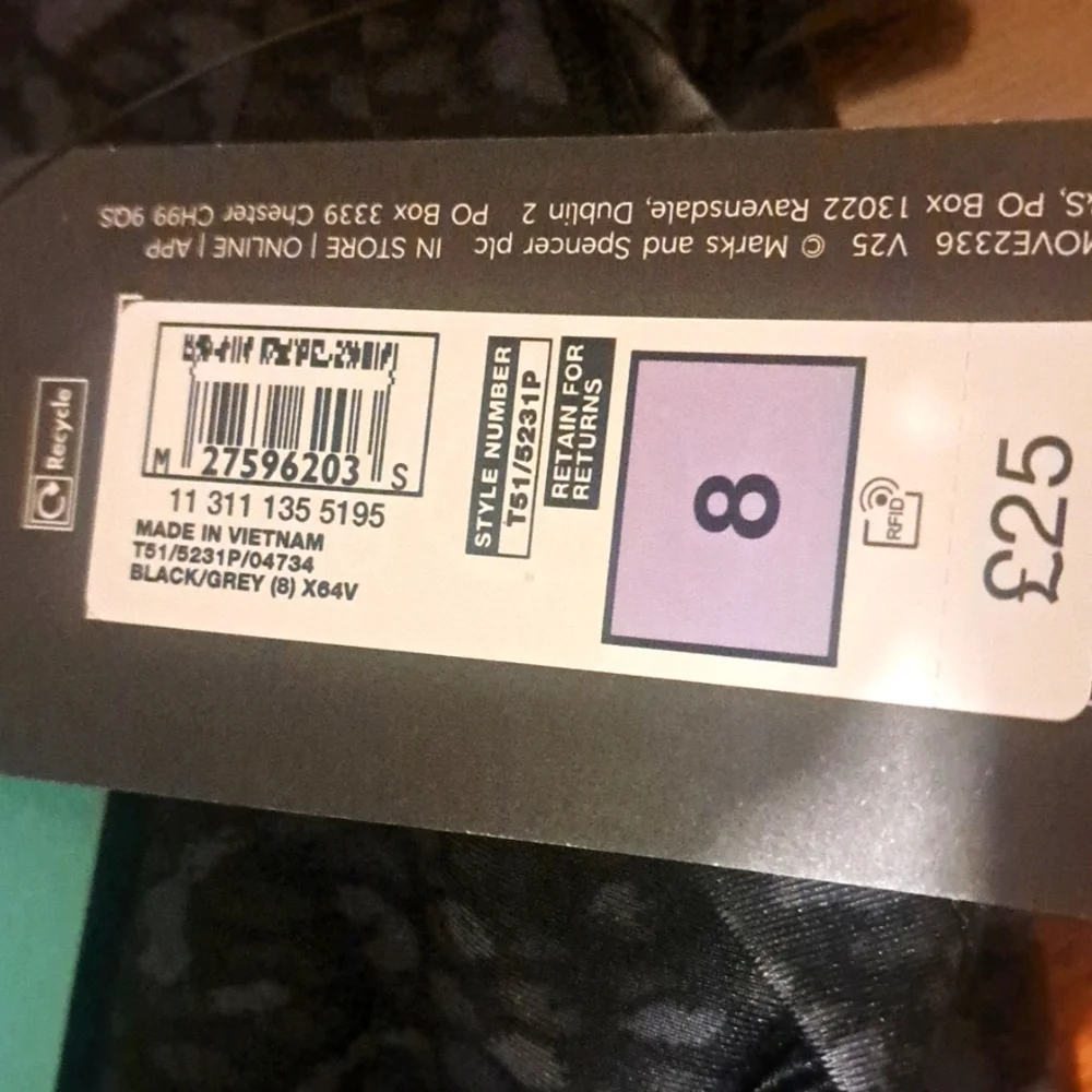 M&S GOODMOVE TOP.   SIZE 8 - Picture 12 of 15